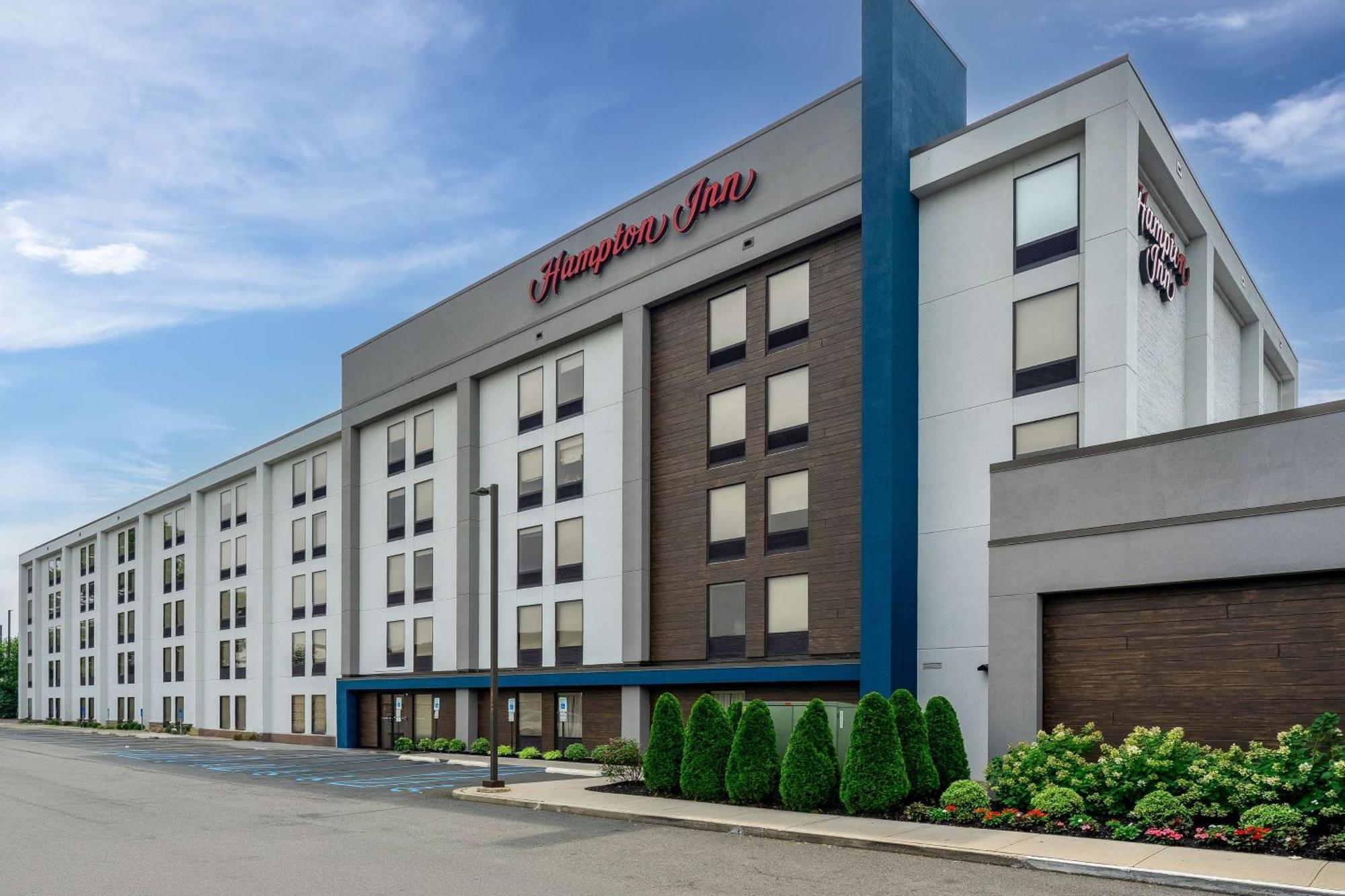 Hampton Inn Вудбридж Экстерьер фото